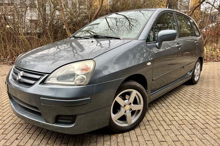 Grå Suzuki Liana fra 2006