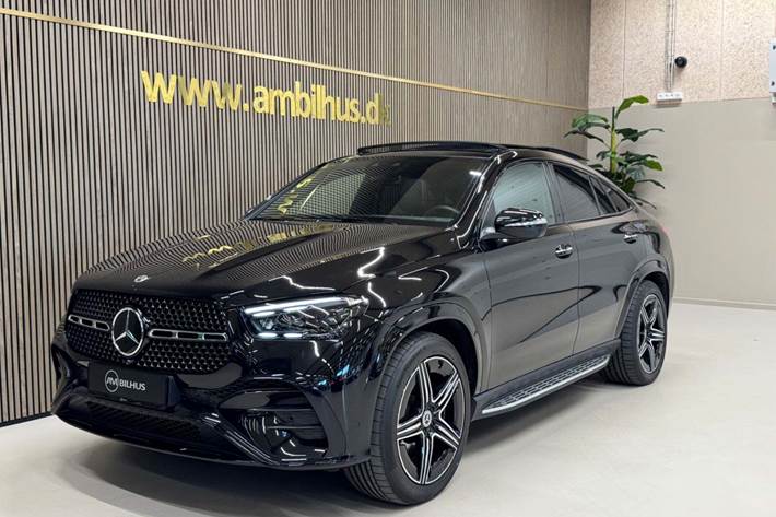 Sort Mercedes GLE350 de fra 2024 set udefra