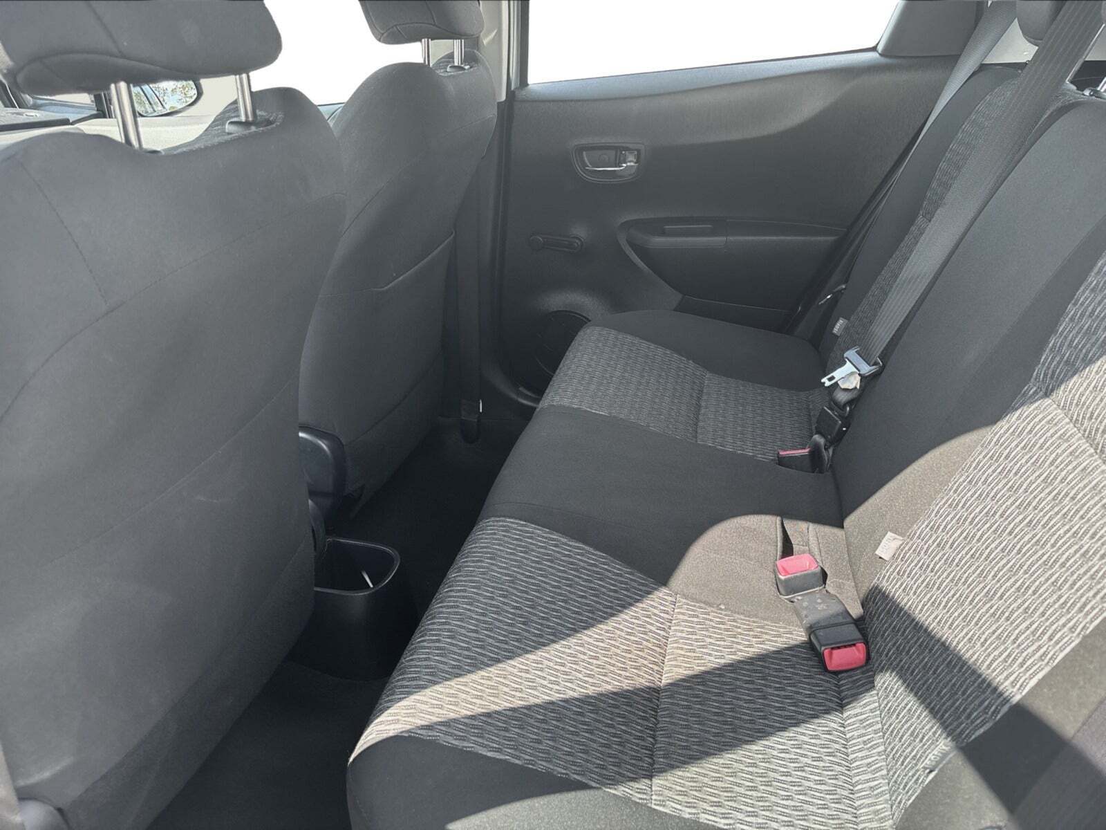 Sølv Toyota Yaris fra 2011