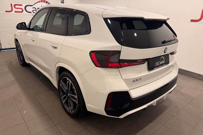 Hvid BMW iX1 fra 2024