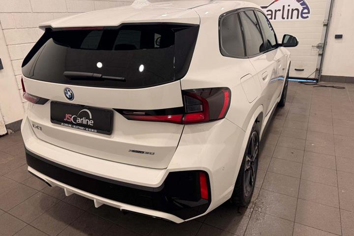 Hvid BMW iX1 fra 2024