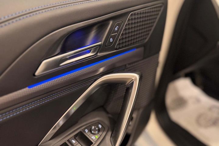 Hvid BMW iX1 fra 2024