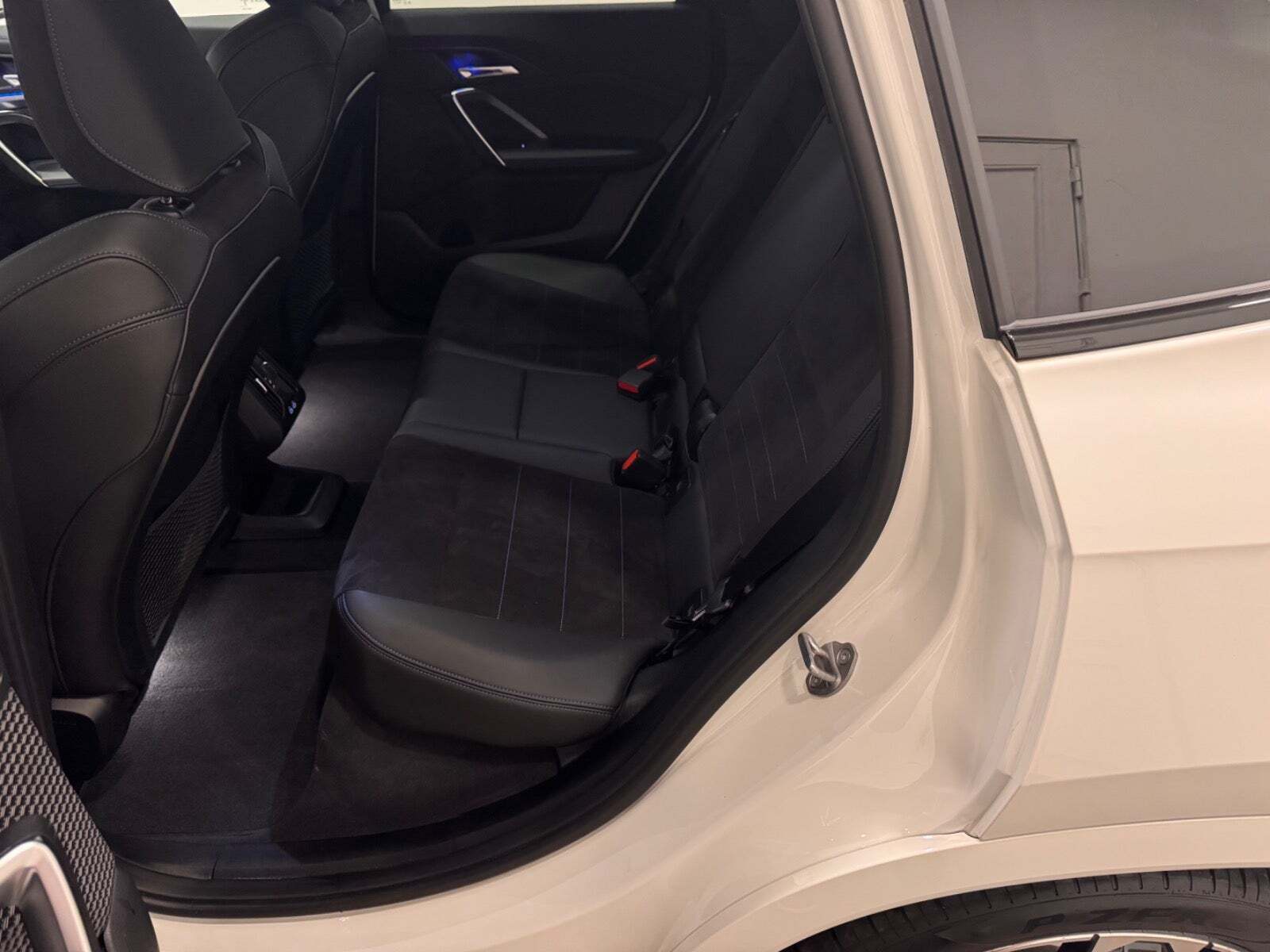 Hvid BMW iX1 fra 2024