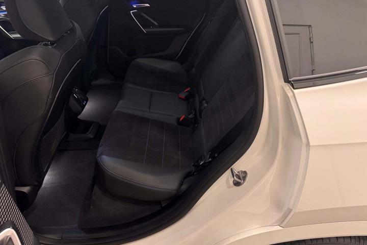 Hvid BMW iX1 fra 2024