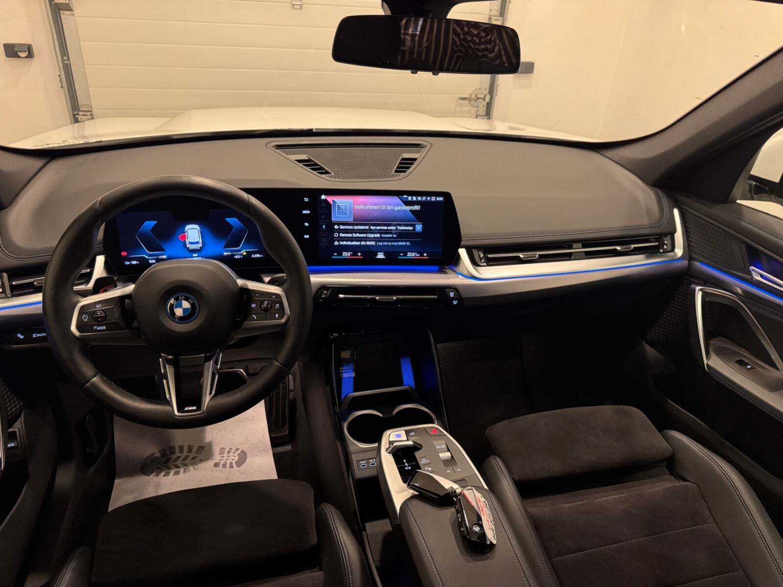 Hvid BMW iX1 fra 2024