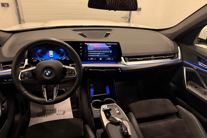 Hvid BMW iX1 fra 2024