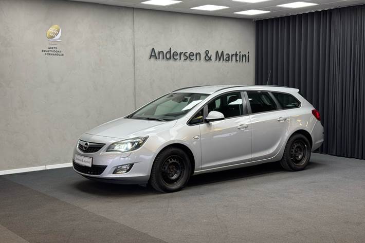 Grå Opel Astra fra 2013