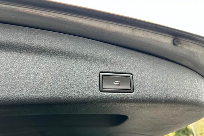 Sort VW Sharan fra 2011