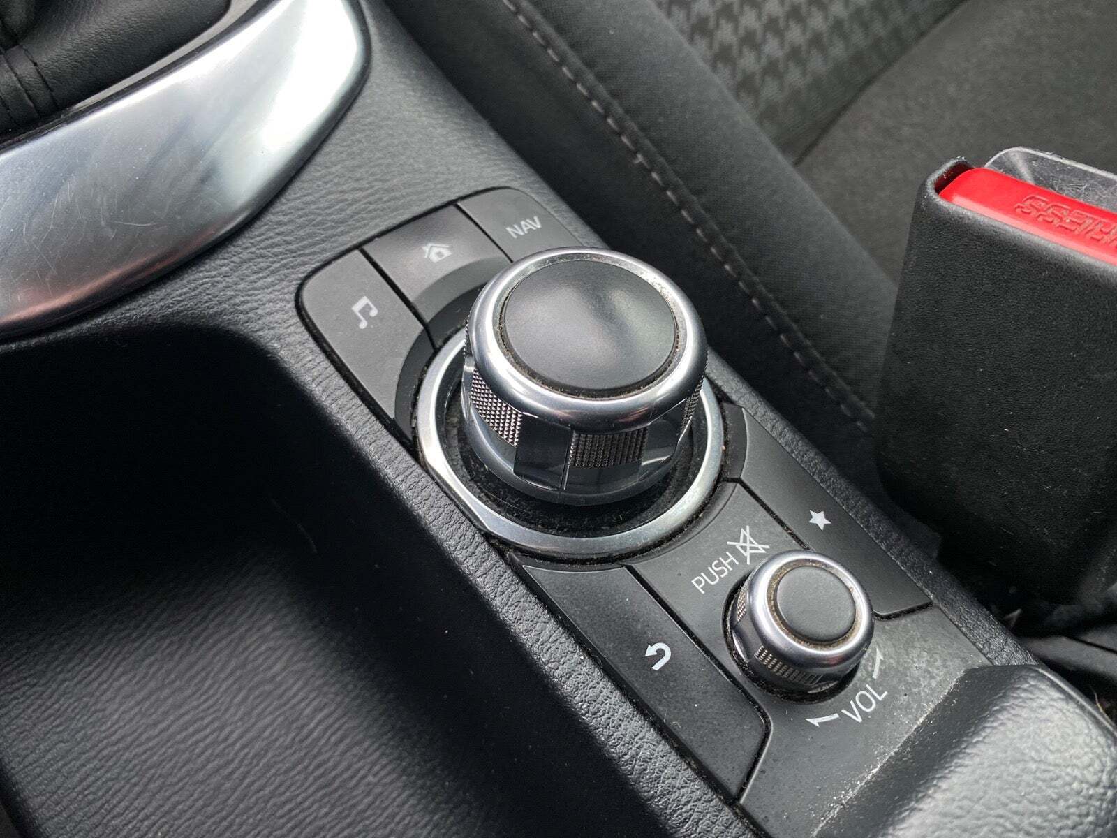 Blå Mazda 2 fra 2018