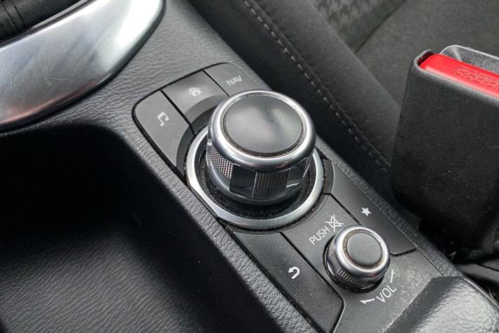 Blå Mazda 2 fra 2018