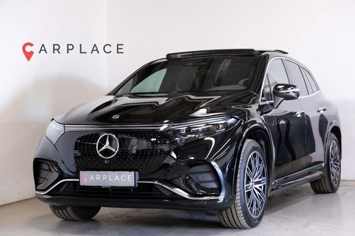 Sort Mercedes EQS450+ SUV fra 2024 set udefra