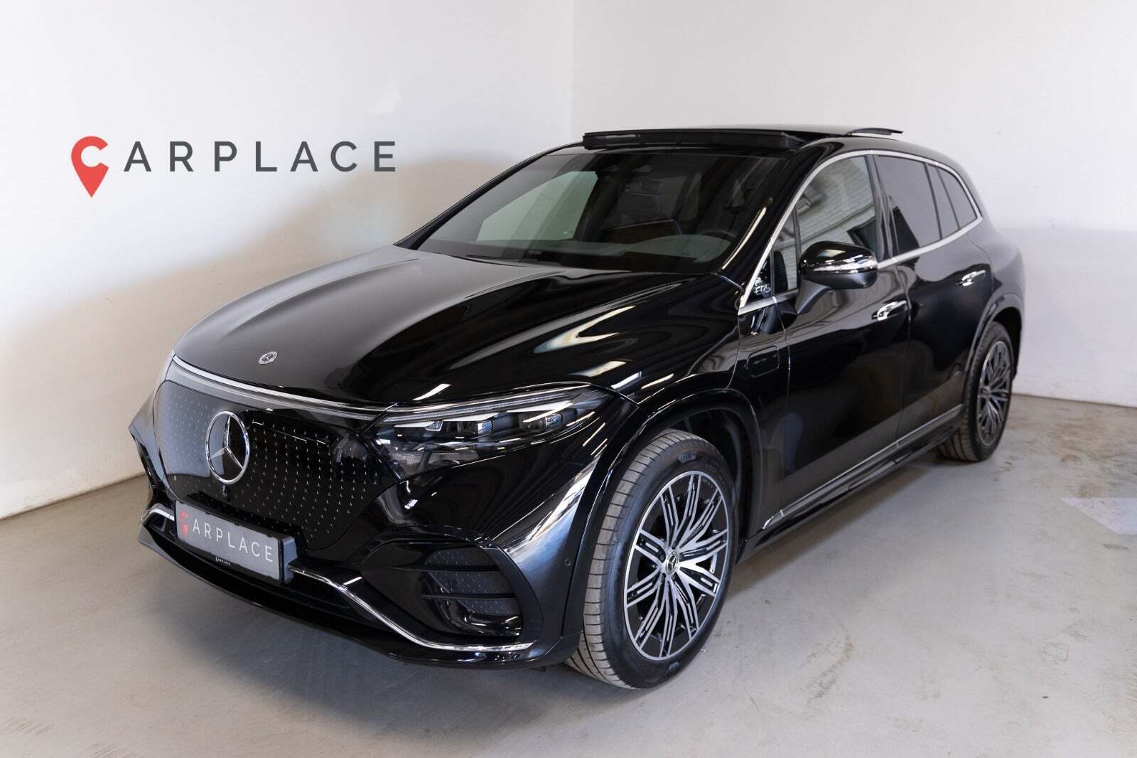 Sort Mercedes EQS450+ SUV fra 2024