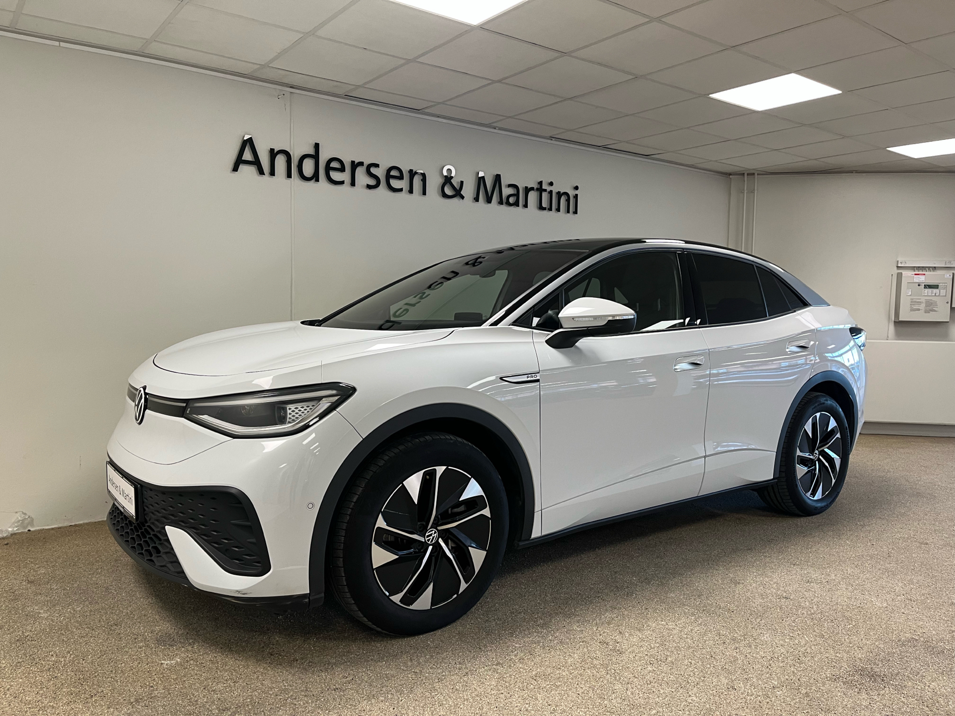 Hvid VW ID.5 fra 2023 set udefra