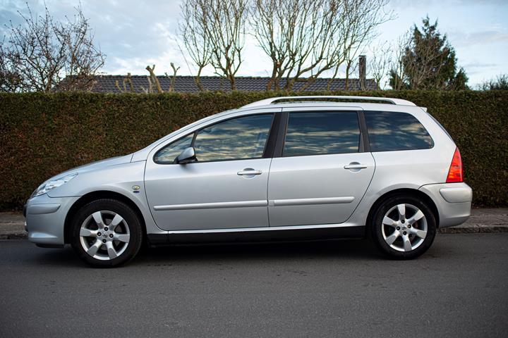 Sølv Peugeot 307 fra 2005