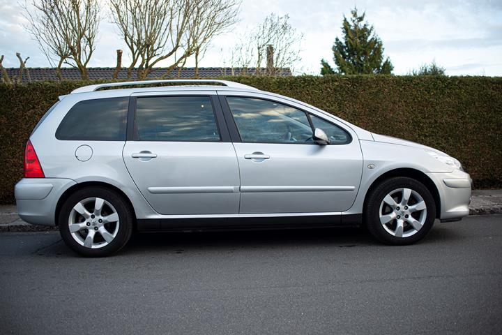 Sølv Peugeot 307 fra 2005