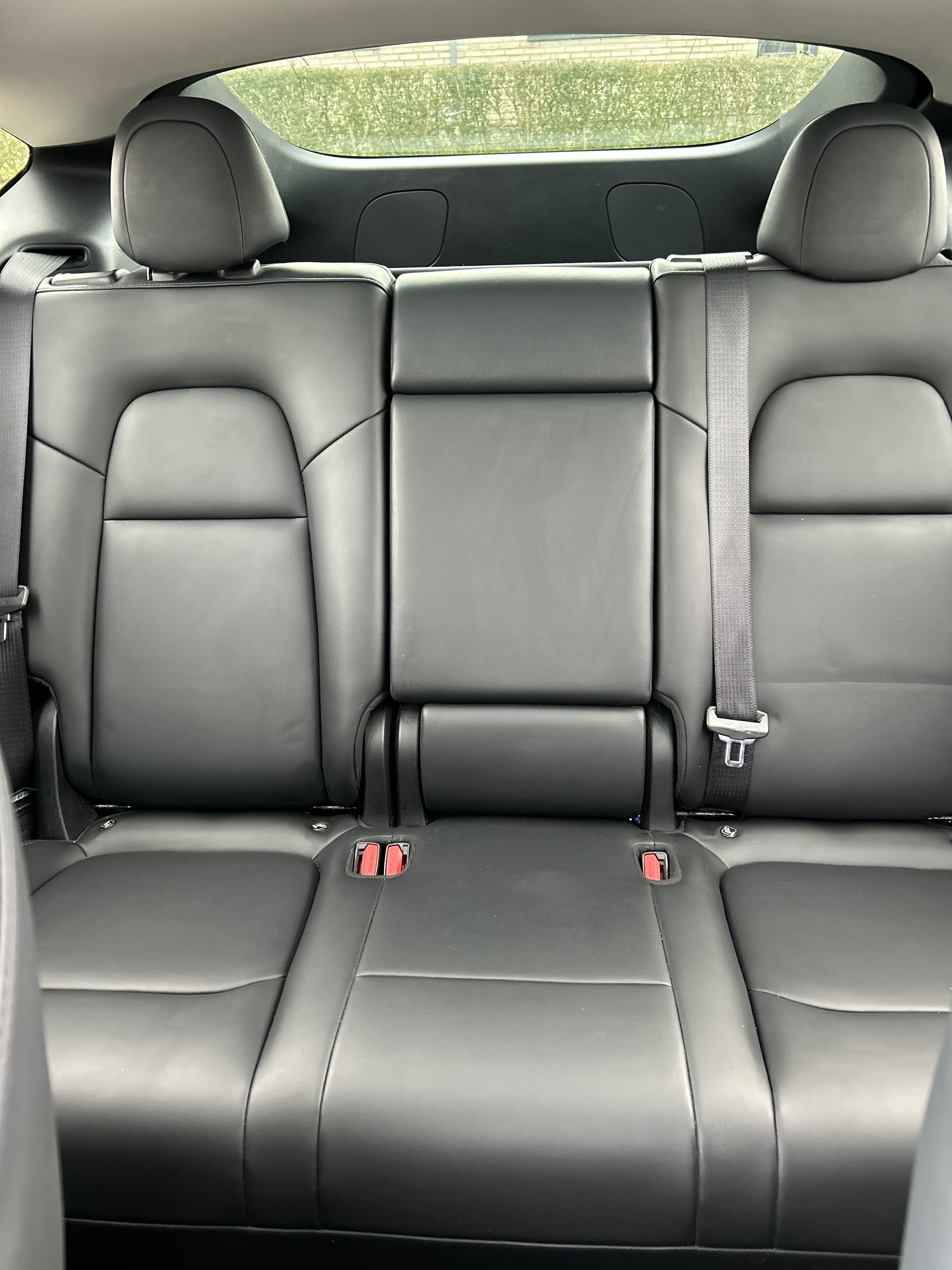 Sort Tesla Model Y fra 2022