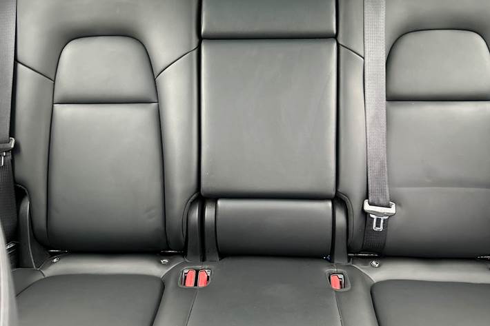 Sort Tesla Model Y fra 2022