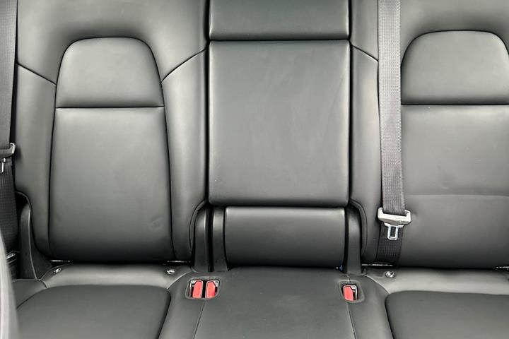 Sort Tesla Model Y fra 2022