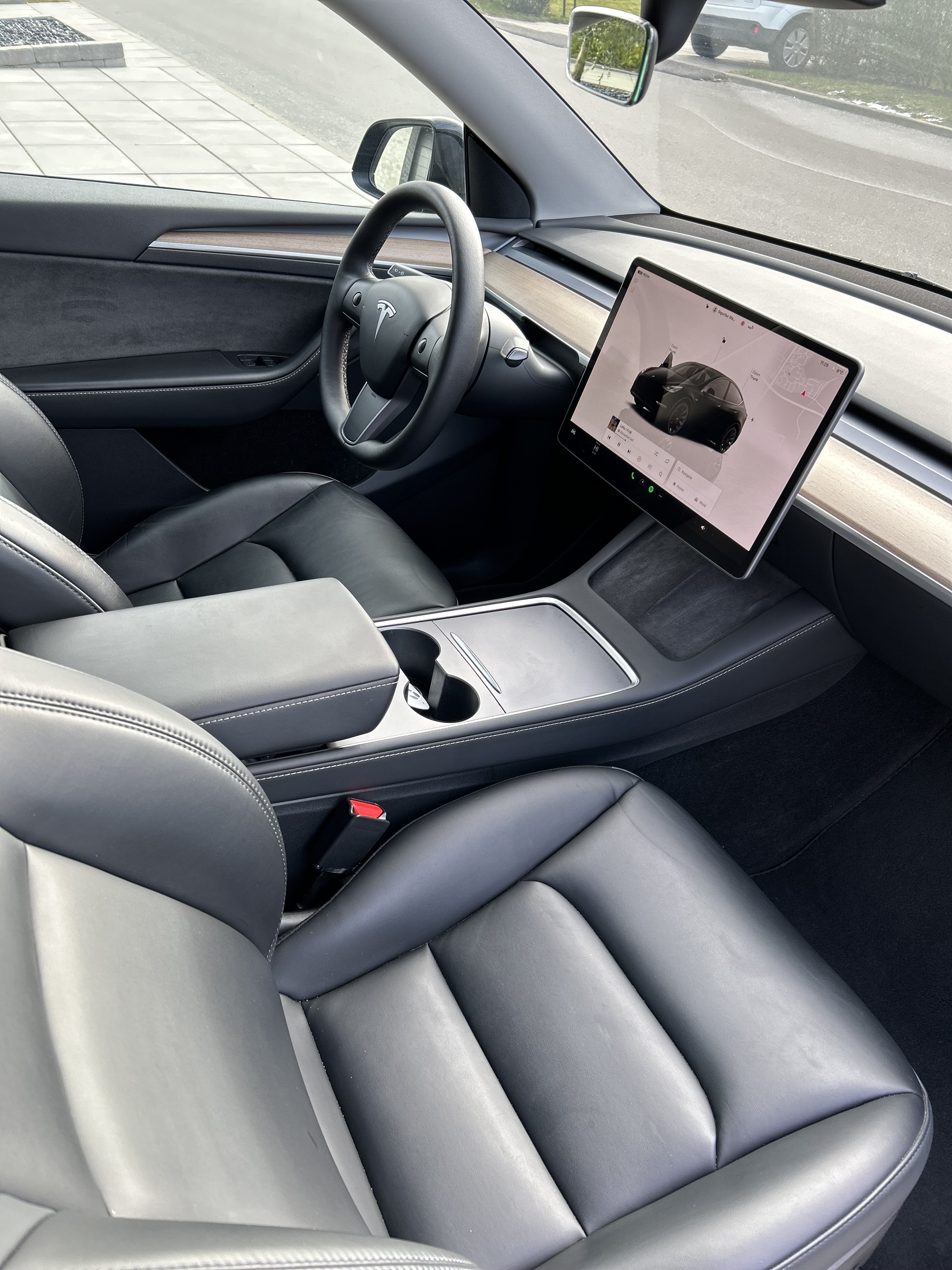 Sort Tesla Model Y fra 2022