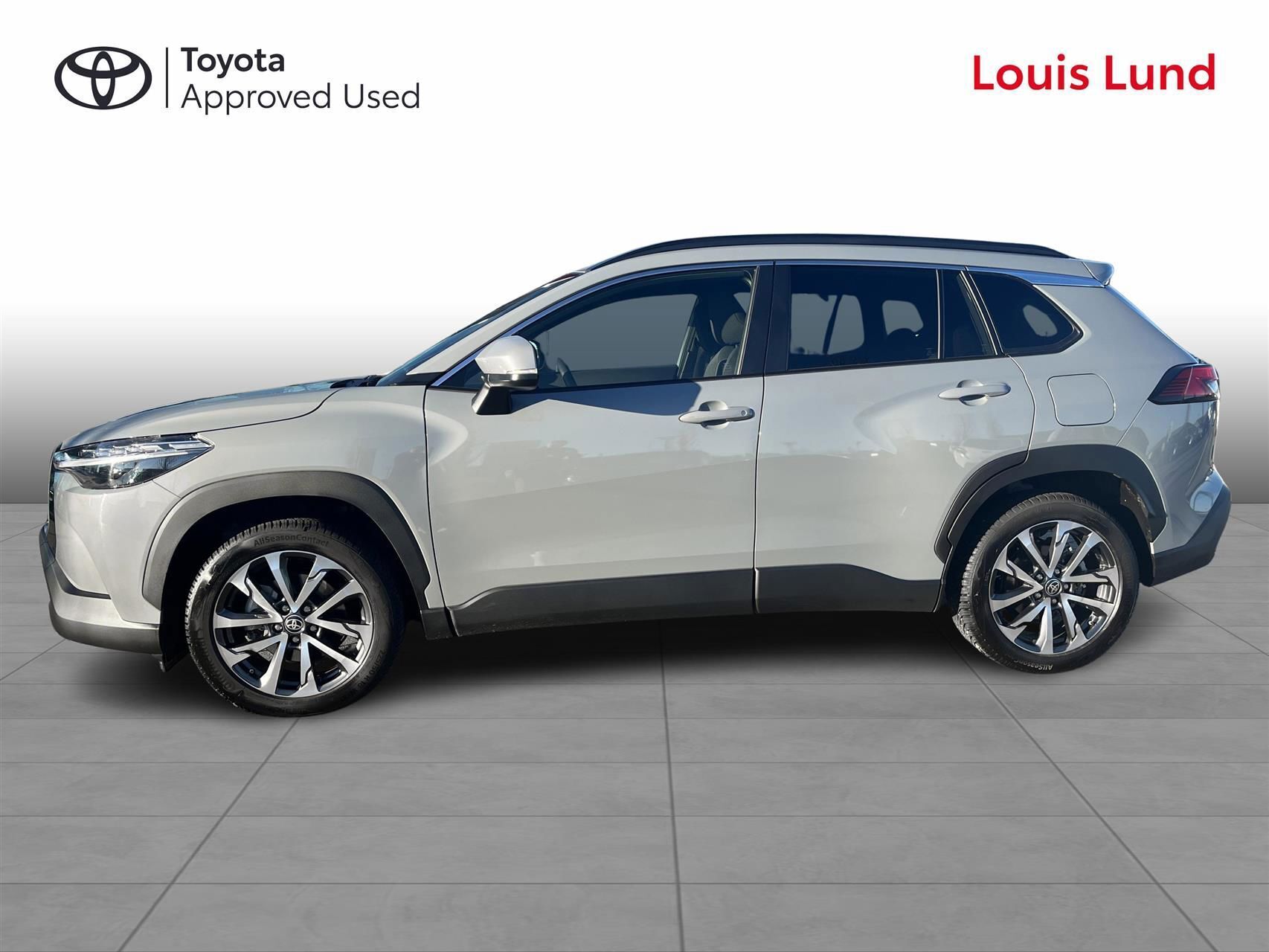 Grå Toyota Corolla Cross fra 2024