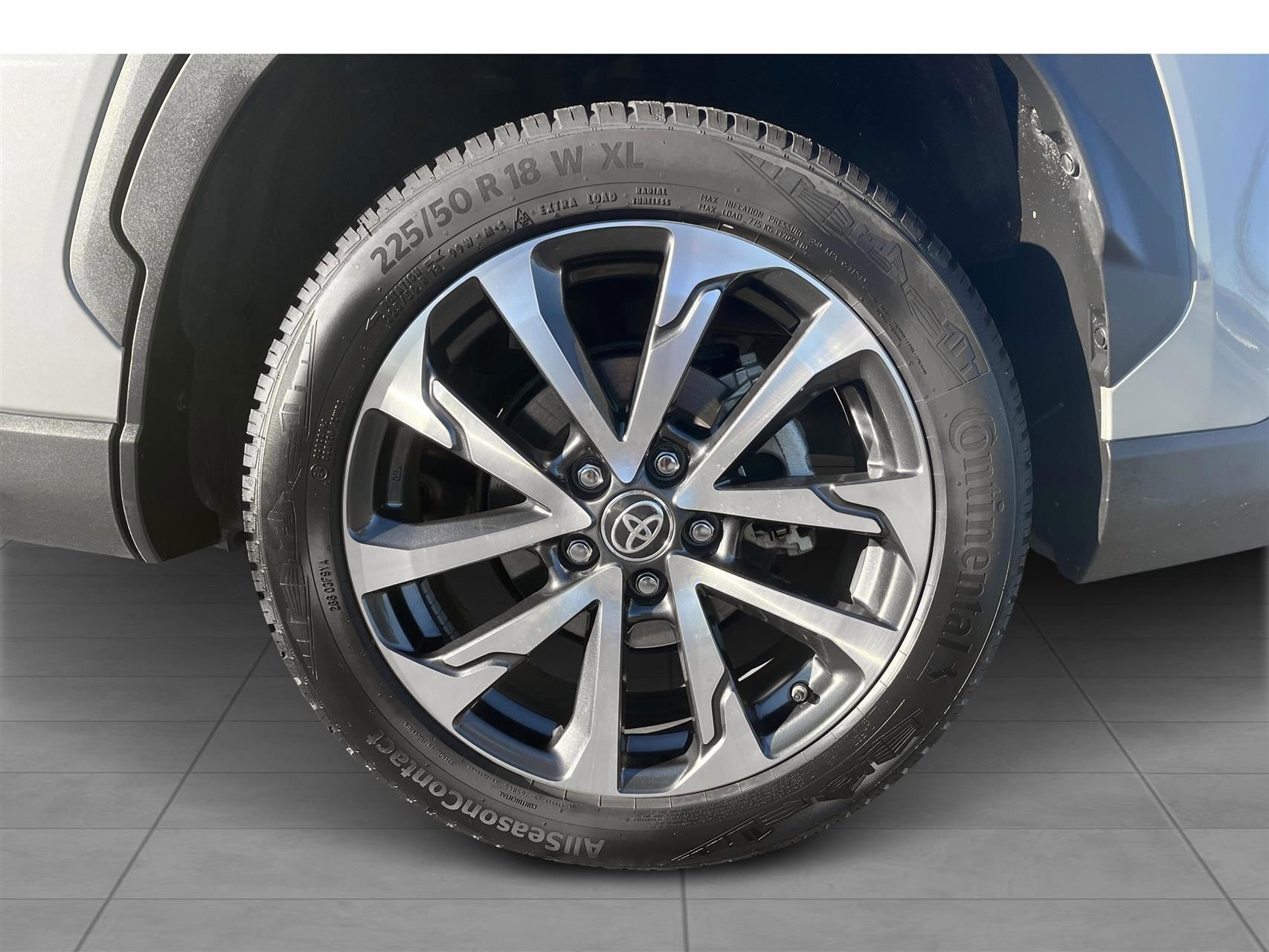 Grå Toyota Corolla Cross fra 2024