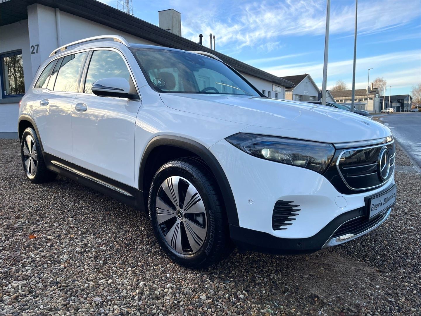 Hvid Mercedes EQB 250 fra 2023