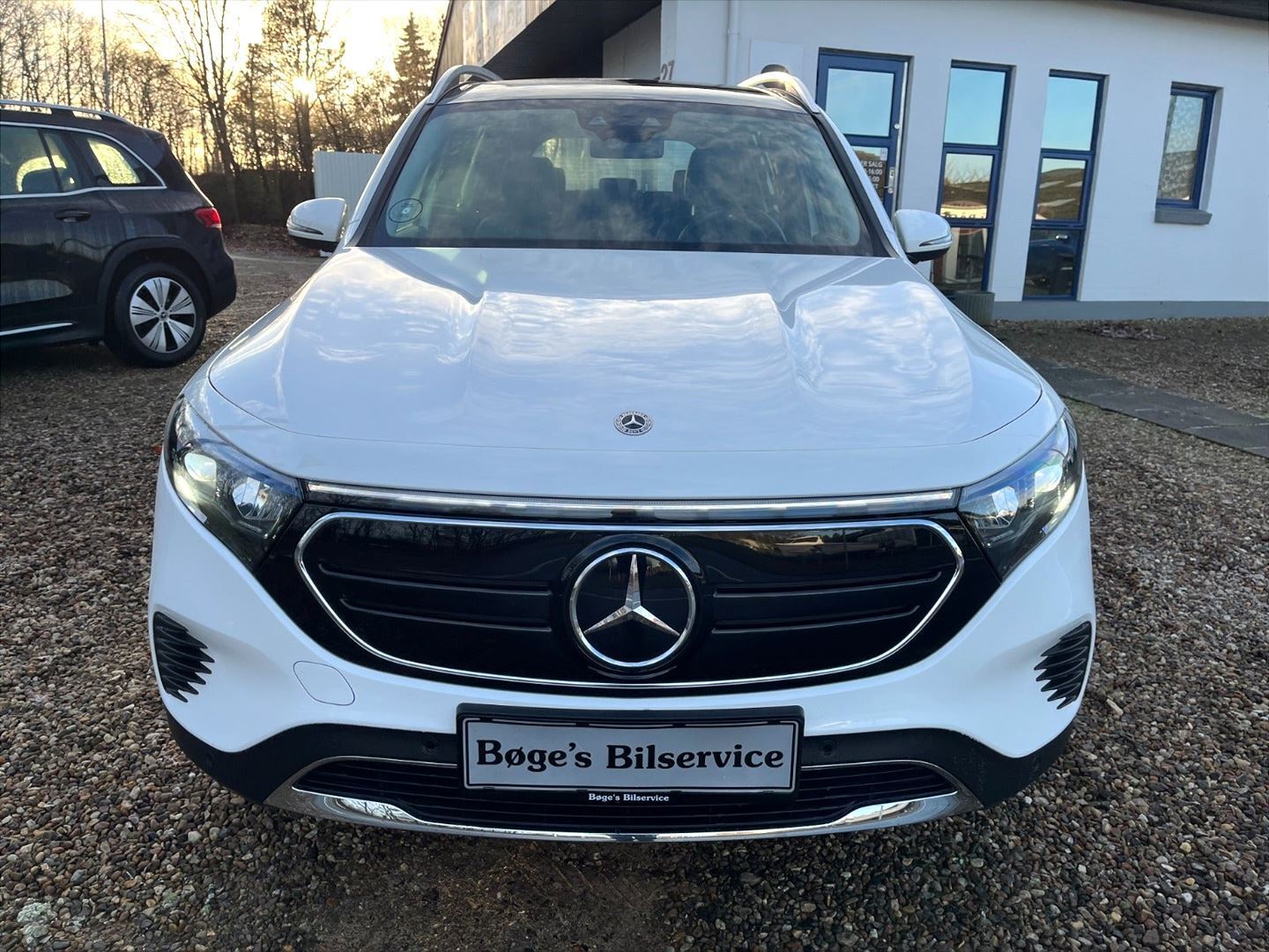 Hvid Mercedes EQB 250 fra 2023