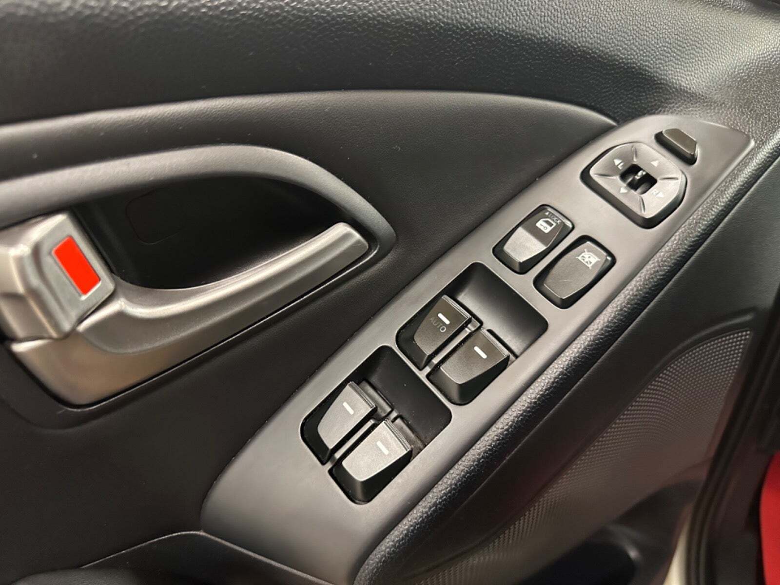 Orange Hyundai ix35 fra 2010 set indefra