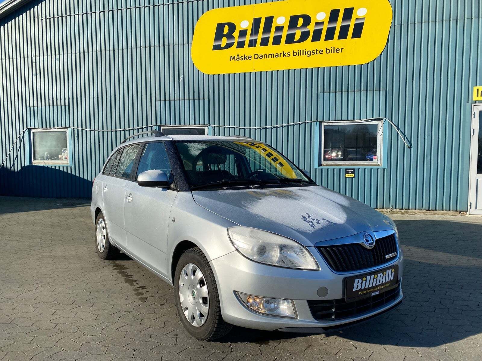 Sølv Skoda Fabia fra 2014 set udefra