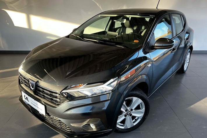 Grå Dacia Sandero fra 2021 set udefra