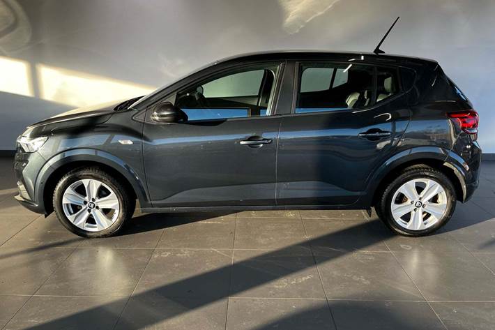 Grå Dacia Sandero fra 2021