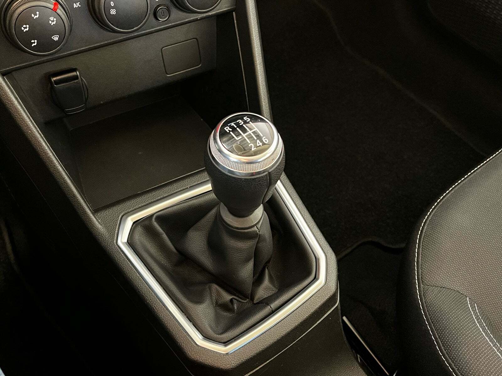 Grå Dacia Sandero fra 2021