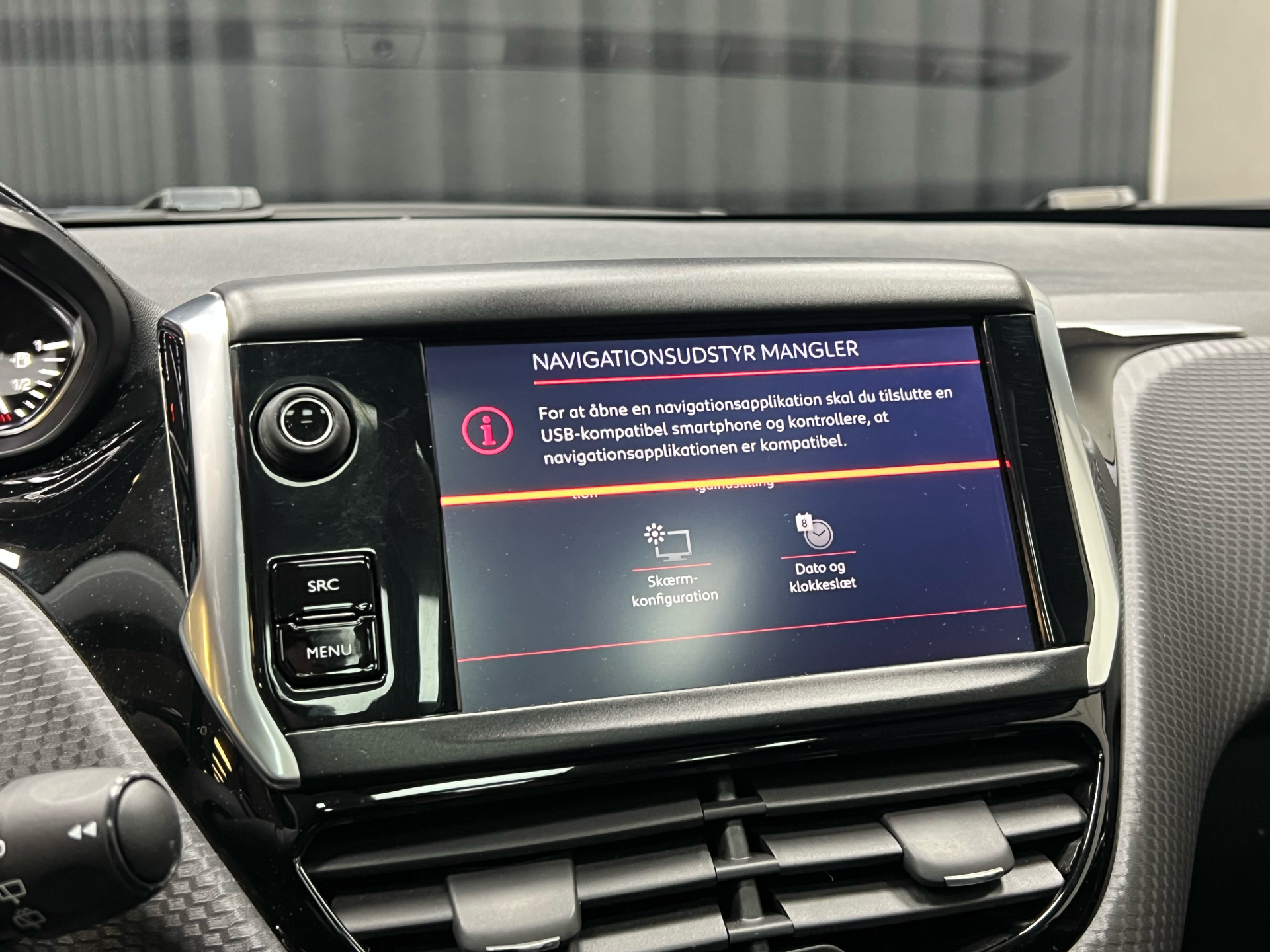 Rød Peugeot 2008 fra 2019