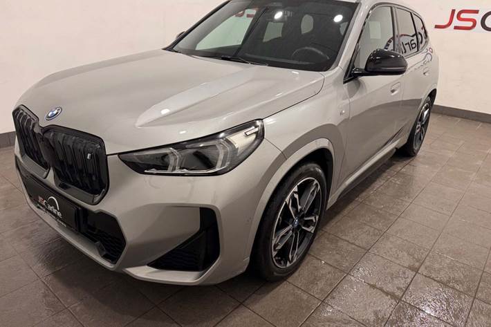 Sølv BMW iX1 fra 2024