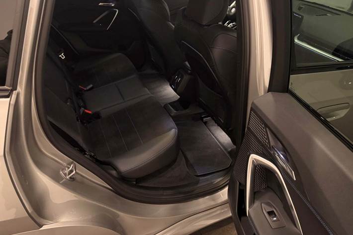 Sølv BMW iX1 fra 2024