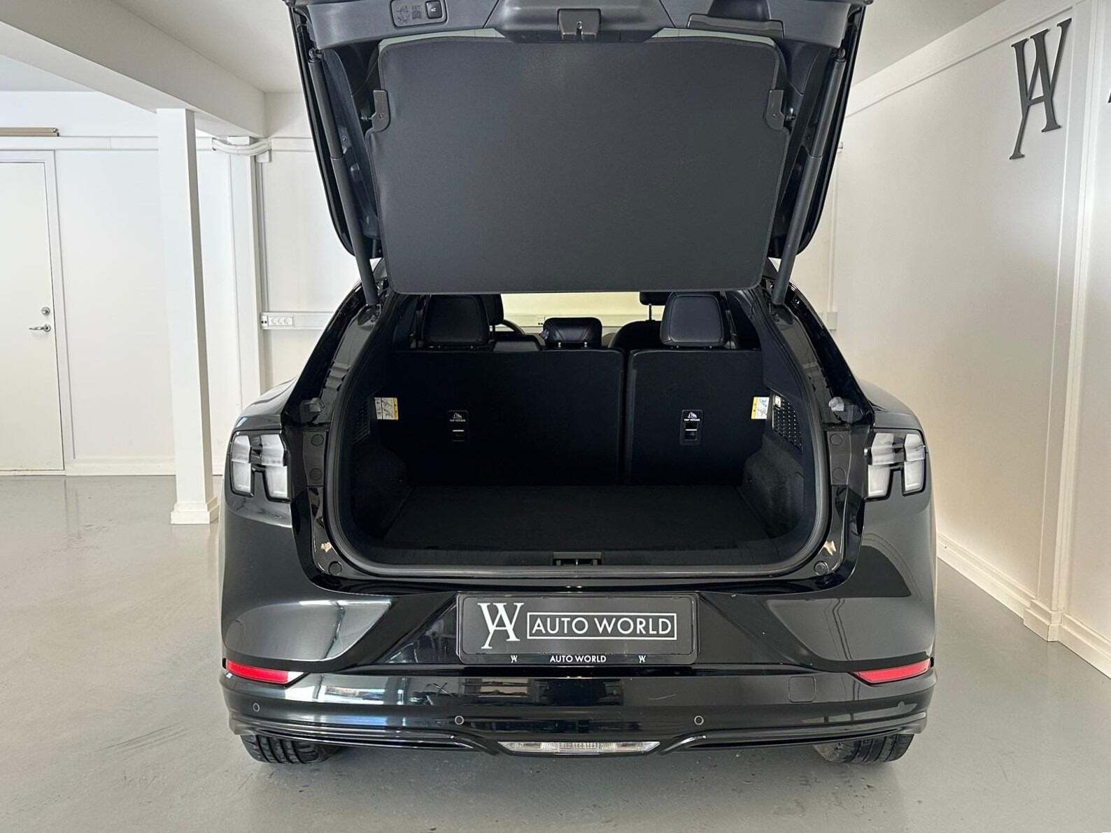 Sort Ford Mustang Mach-E fra 2023