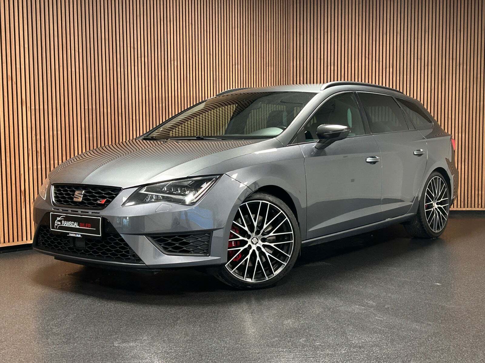 undefined Seat Leon fra 2017 set udefra