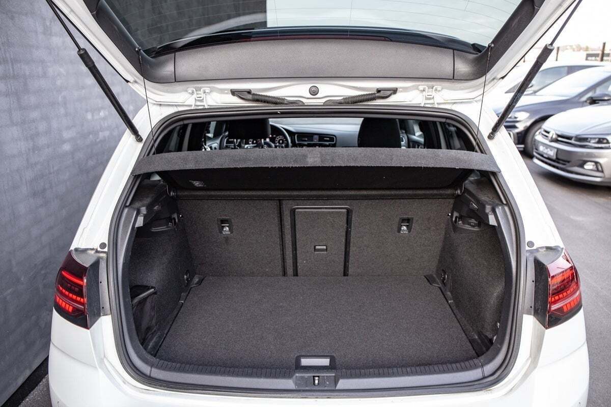 Hvid VW Golf VII fra 2019