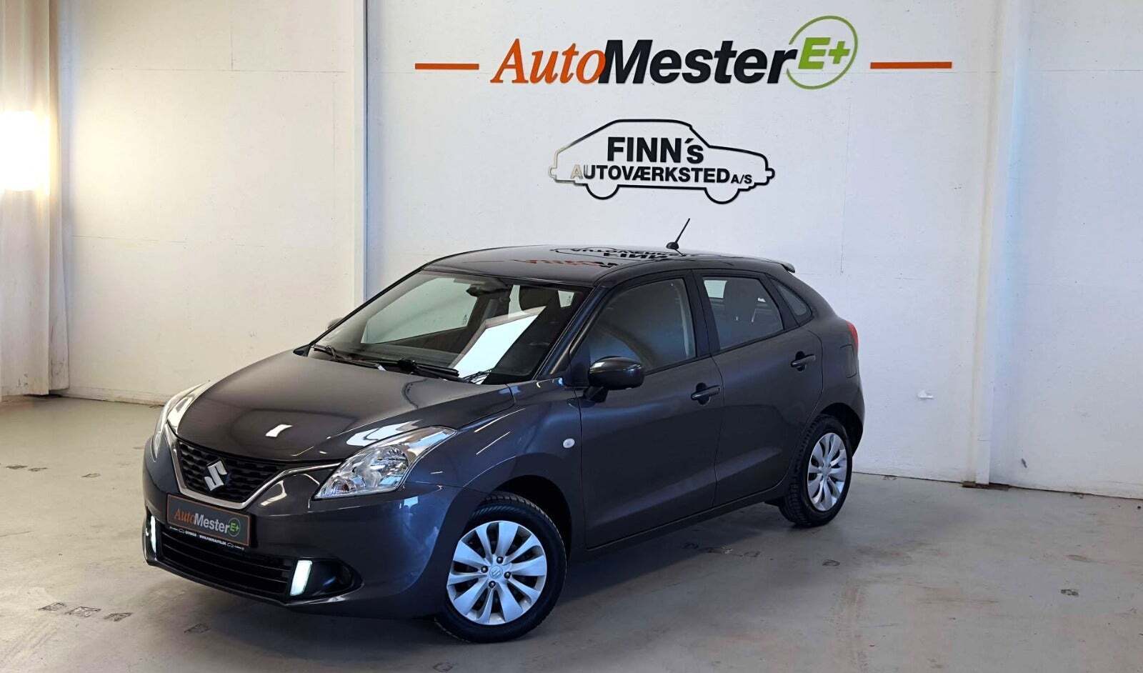 Grøn Suzuki Baleno fra 2016 set udefra