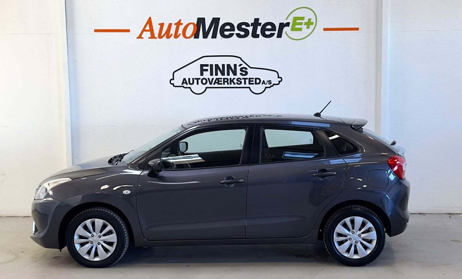 Grøn Suzuki Baleno fra 2016 set udefra