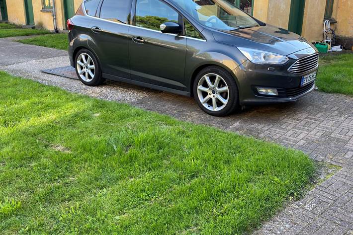 Grå Ford C-MAX fra 2018