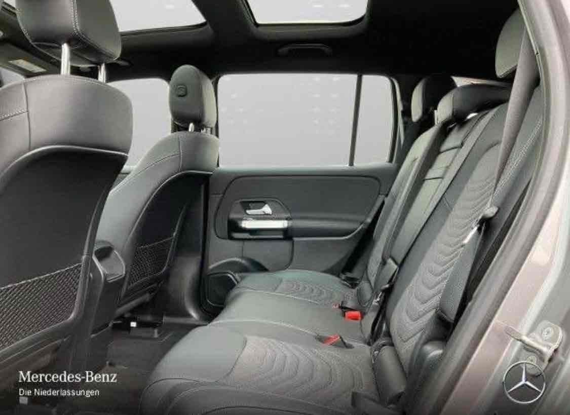 Grå Mercedes EQB 250 fra 2023