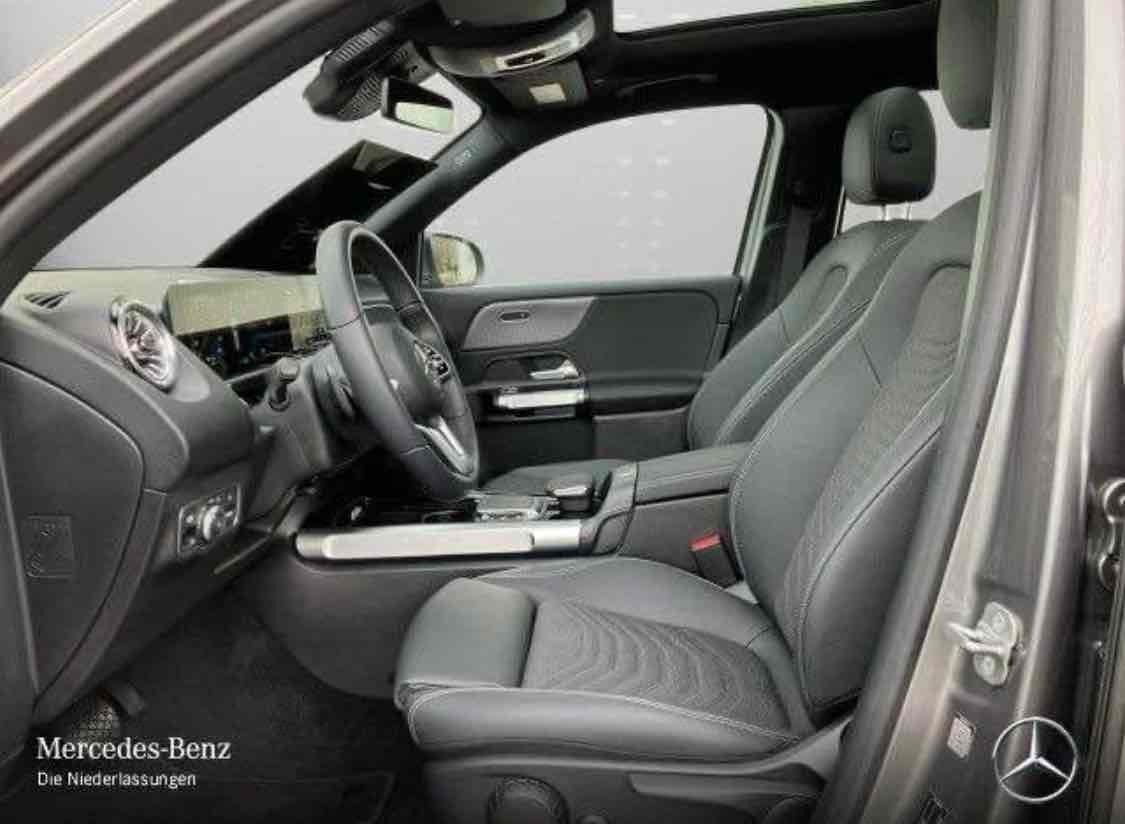 Grå Mercedes EQB 250 fra 2023