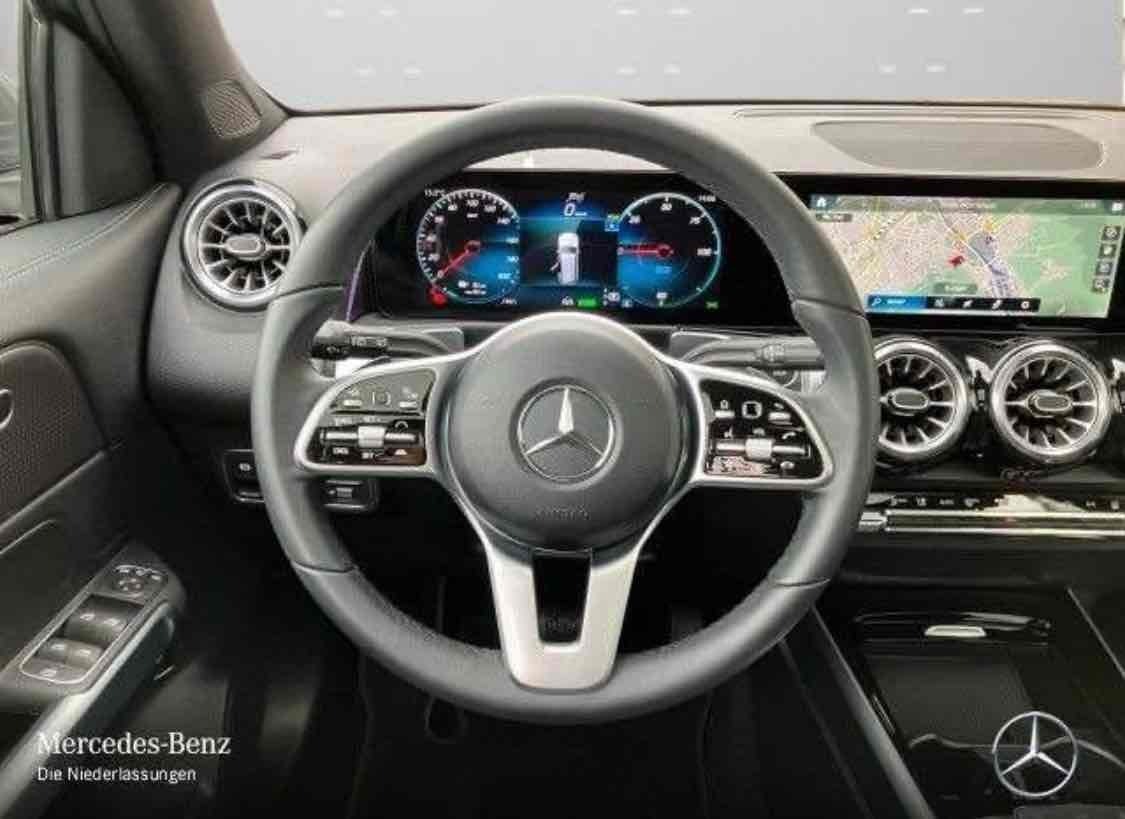 Grå Mercedes EQB 250 fra 2023