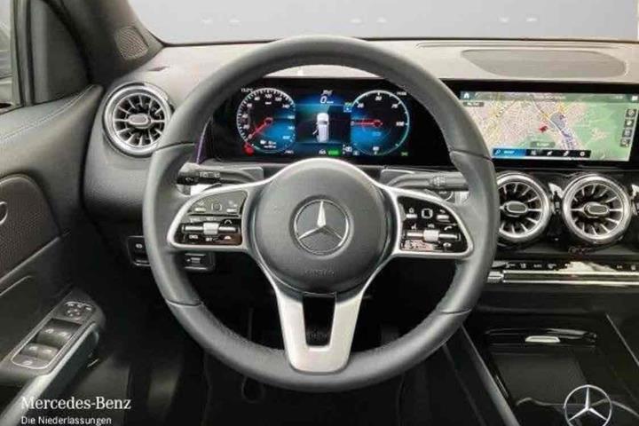 Grå Mercedes EQB 250 fra 2023