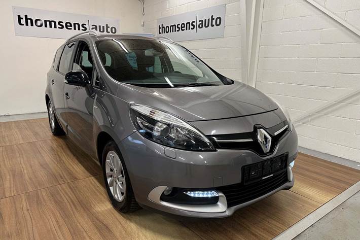 Grå Renault Grand Scenic III fra 2014 set udefra