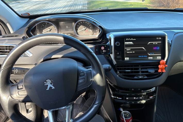 Grå Peugeot 2008 fra 2014