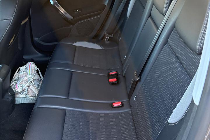 Grå Peugeot 2008 fra 2014