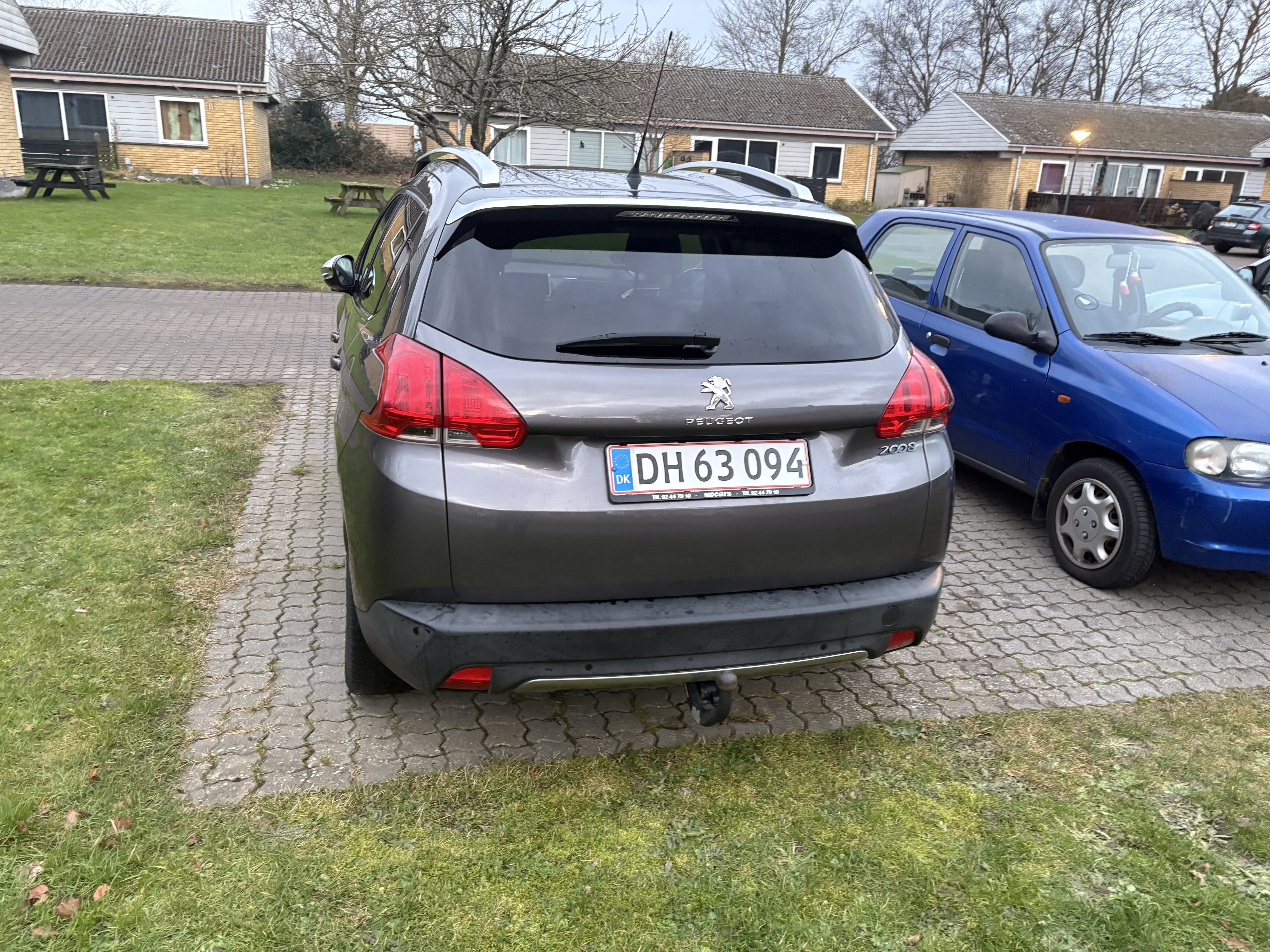 Grå Peugeot 2008 fra 2014