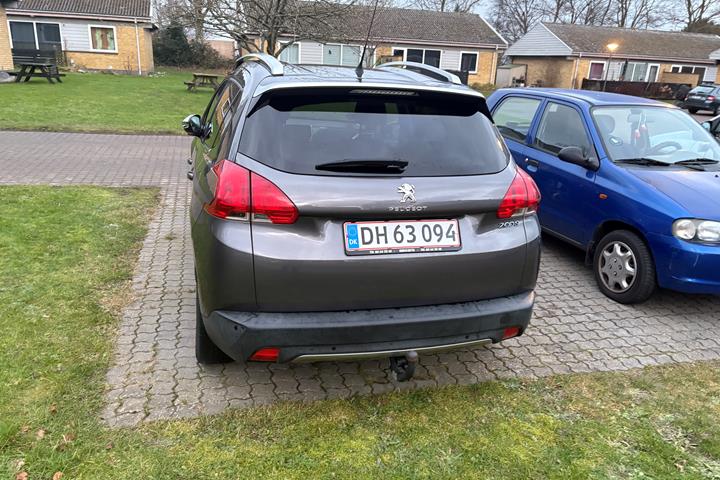 Grå Peugeot 2008 fra 2014